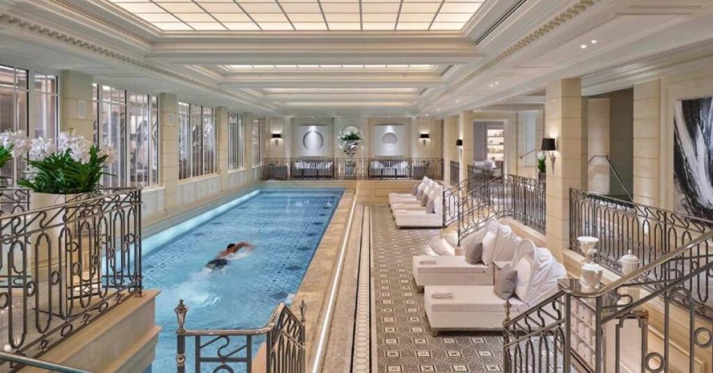Hotel de Lux in Paris - Four Seasons Hotel George V Paris